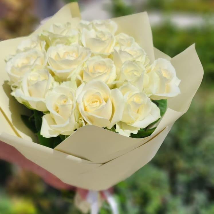 Розы белые (50см) 15 шт