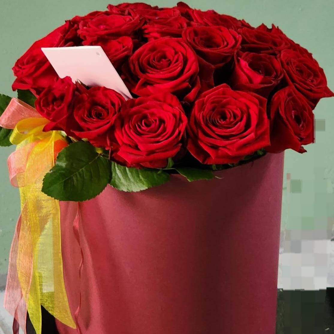 Красные розы в коробке 19шт